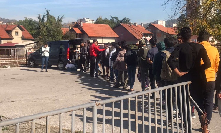 migranti-autobuska-stanica-tuzla (11)
