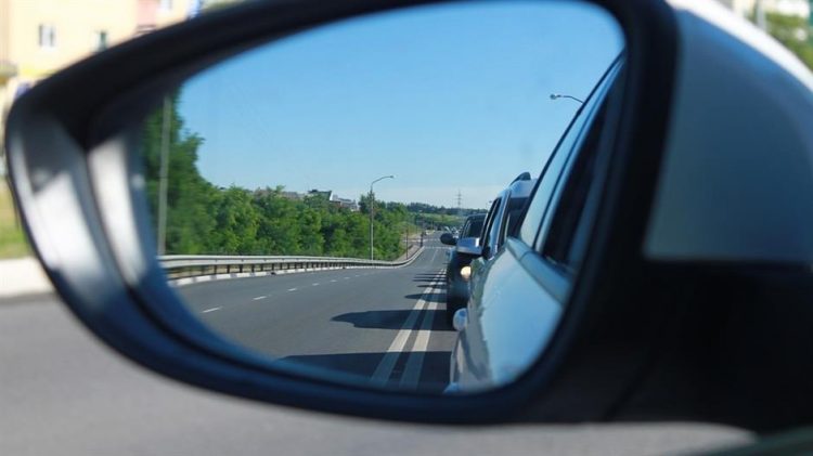 mirror-2482430-960-720-125583-750x421