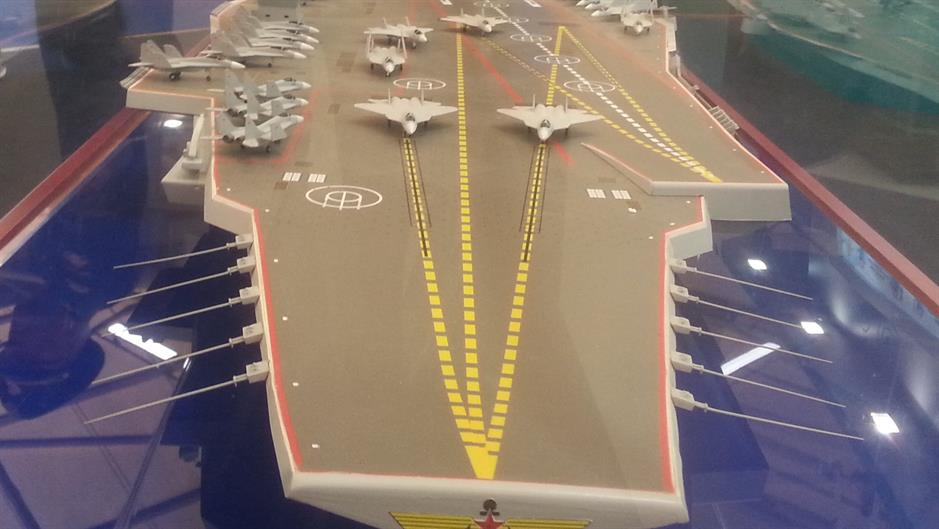 Model_aircraft_carrier_project_23000E_at_the_«Army_2015»_2