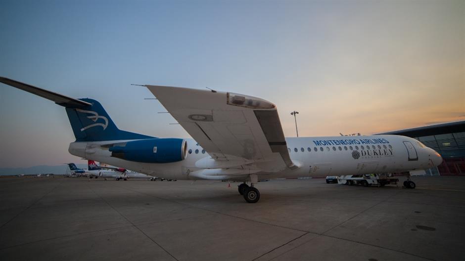montenegro_airlines_fokker_037_b