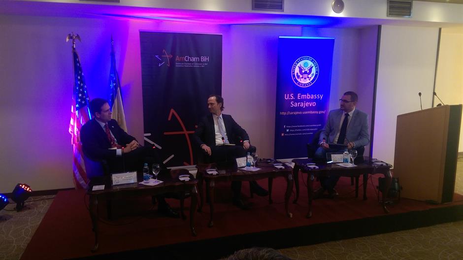 neil broen direktor KKR