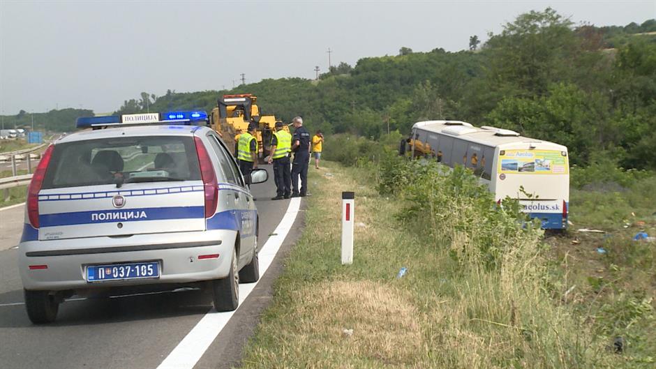 NI-Nesreca-kod-Aleksinca-grb-2106-20160621-104254065-.mxf.Still001