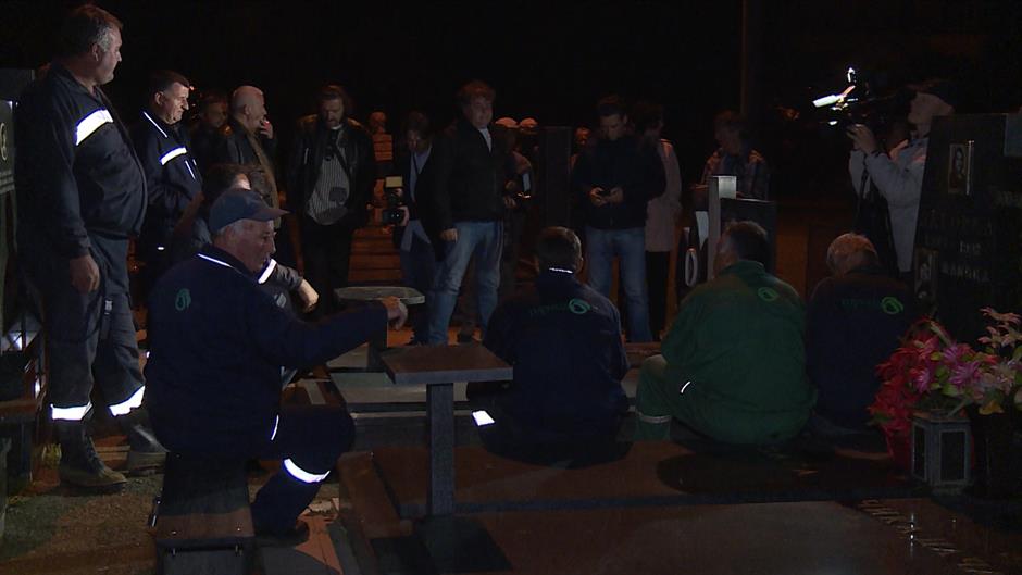 NI-STRAJK NA GROBLJU-1900-GRB-0505(20160505-153805659).mxf.Still003