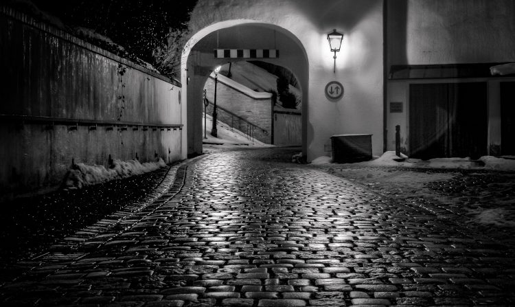 night-961738_1920-750x447