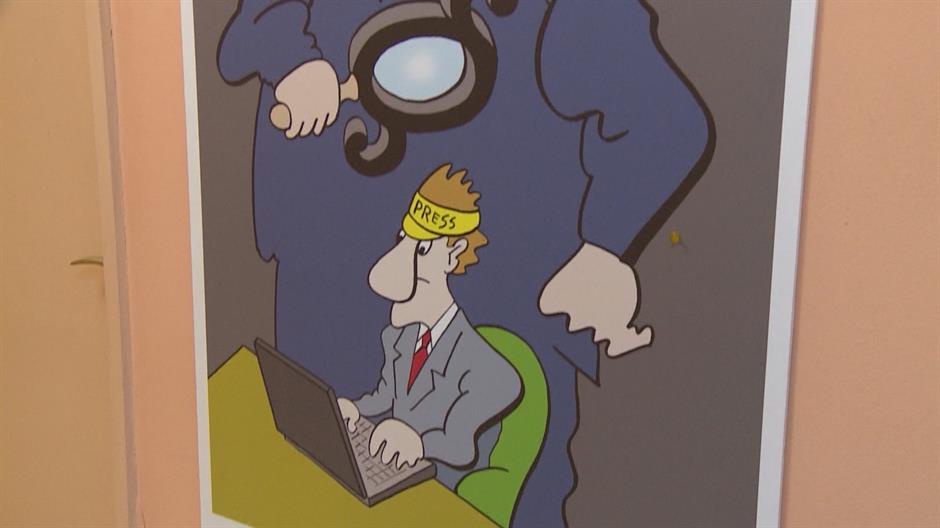 novinar karikatura mediji koraks n1