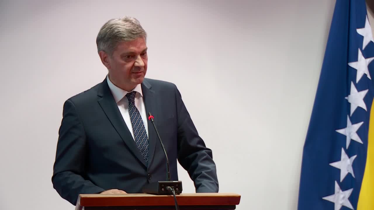 Novinarski pritisak urodio plodom, Zvizdić dao obećanje