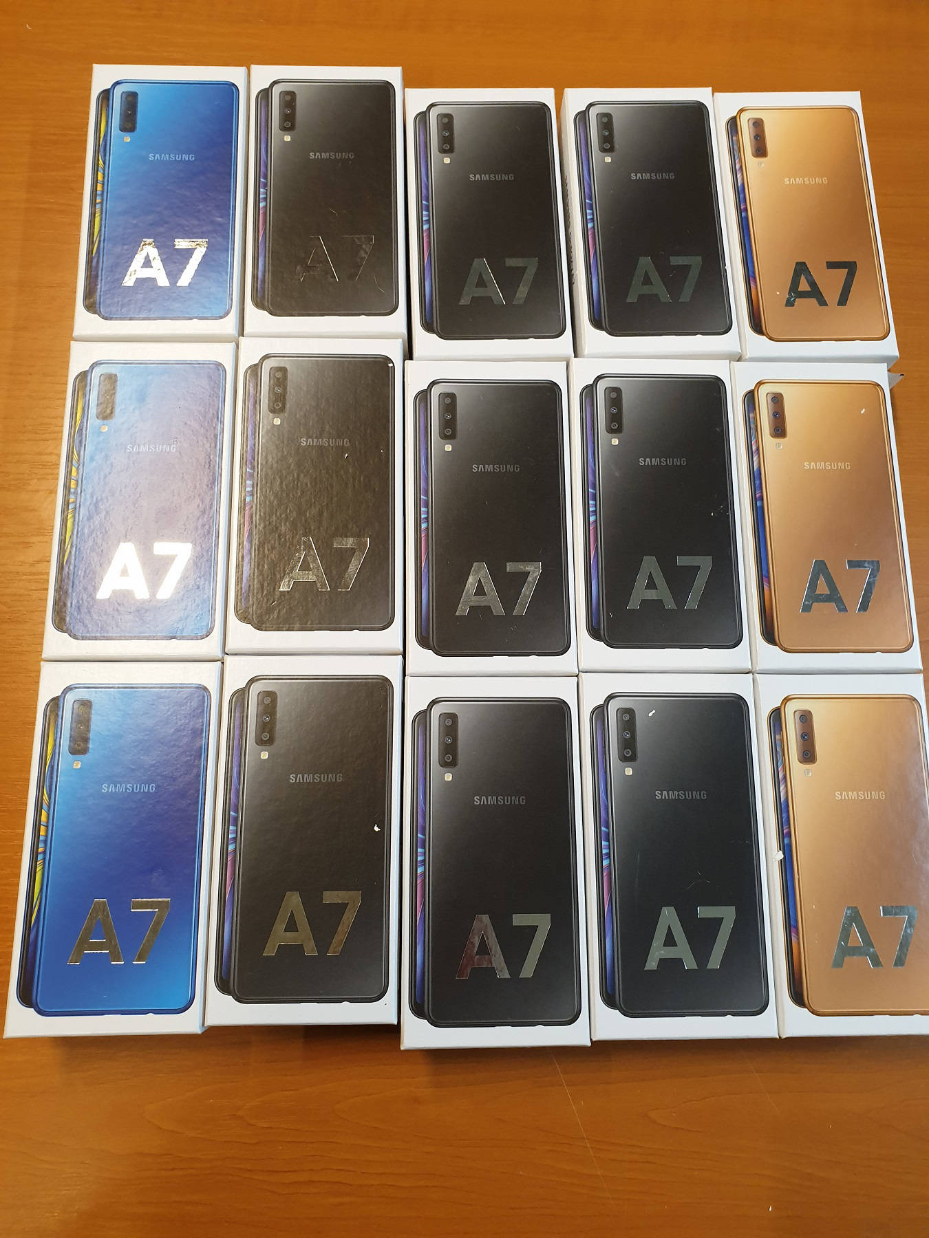 oduzeti-mobilni-telefoni-i-parfemi-3-242475.jpeg