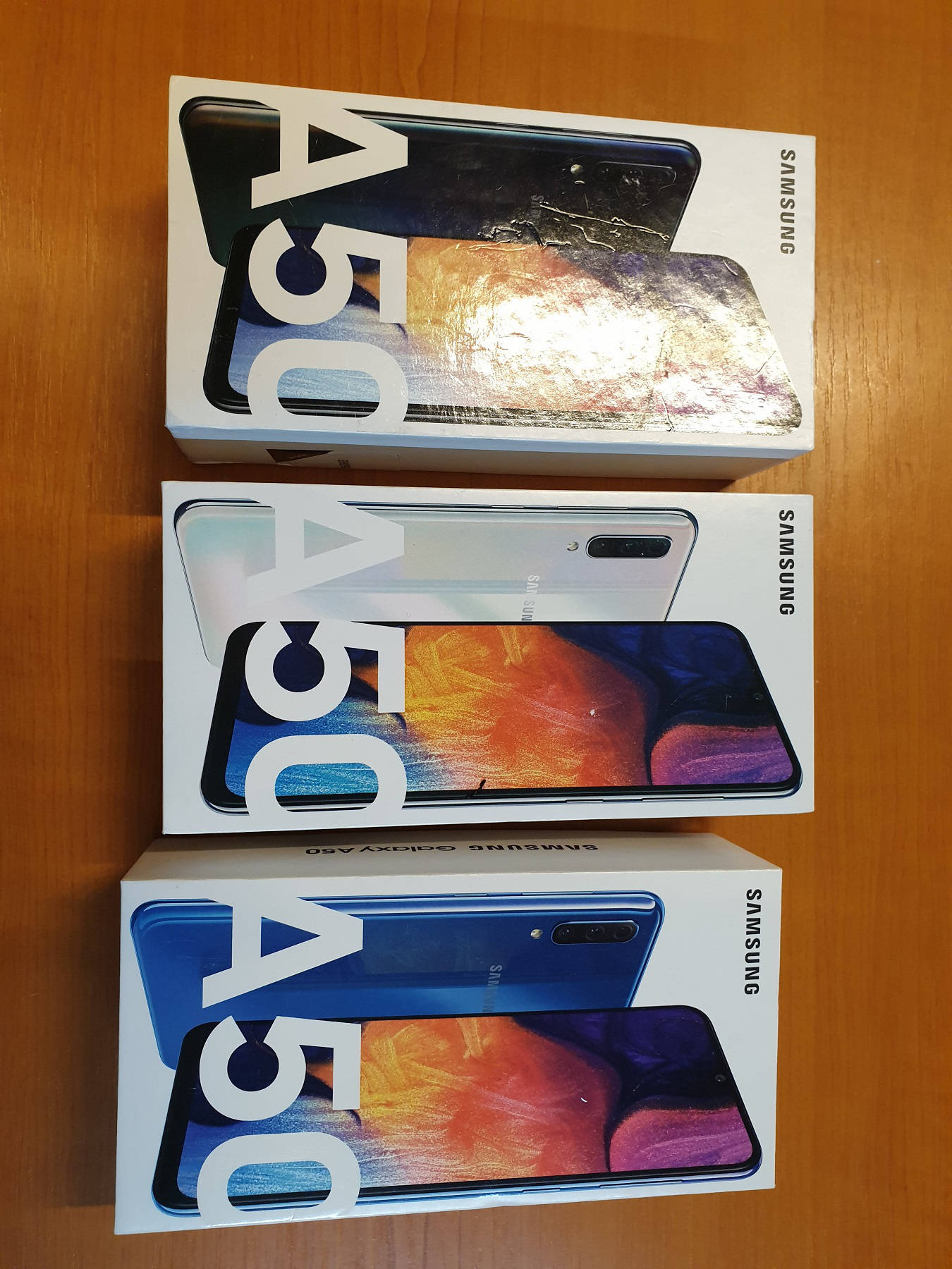 oduzeti-mobilni-telefoni-i-parfemi-5-242474.jpeg