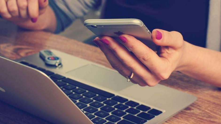 office-620822_960_720