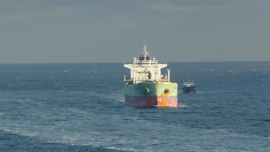 oil-tanker-336996_1920