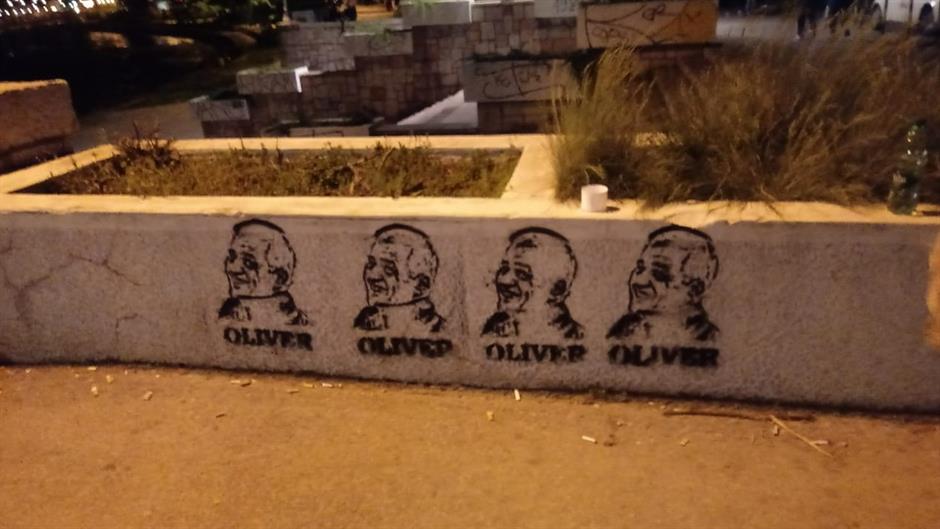Oliver Ivanović, grafiti