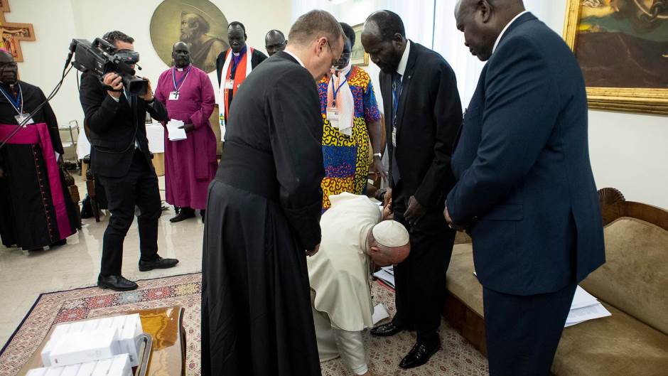 papa Franja ljubi stopala, Južni Sudan