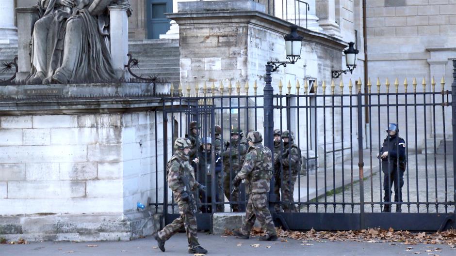 pariz vojnici Tanjug AP Jacques Brinon