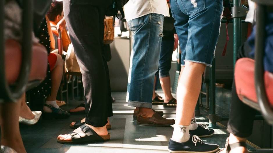 passengers-1150043_1280