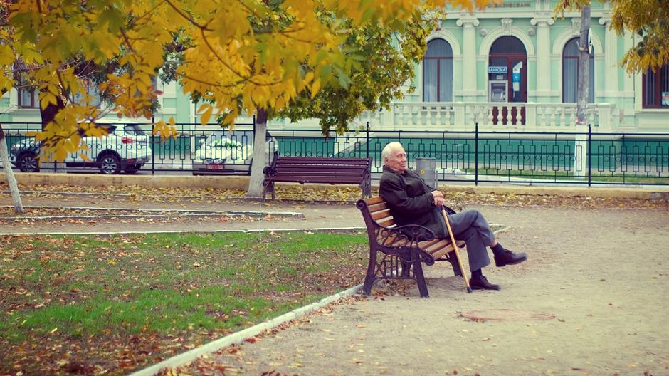 pensioner-998544_1920