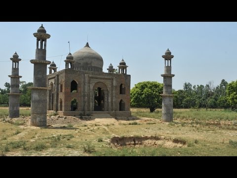 Penzioner sagradio repliku Taj Mahal