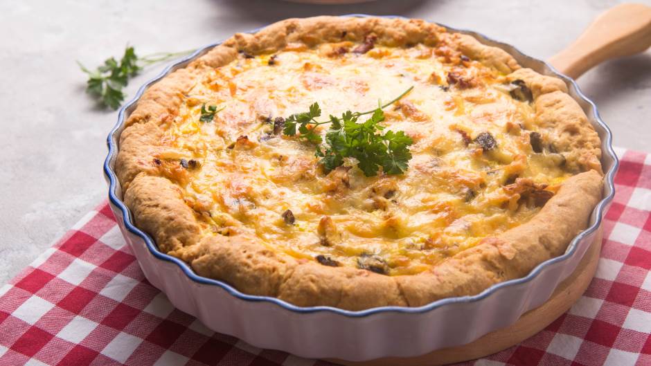 Pita sa piletinom i topljenim sirom