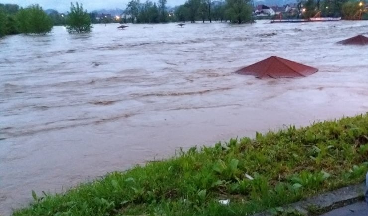 poplava plaza teslic