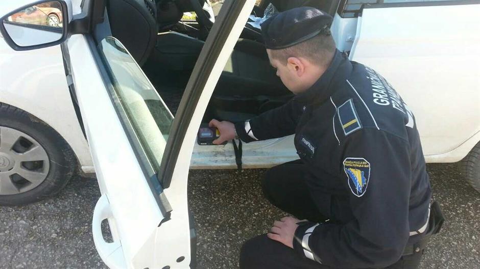 Pregled vozila basterom