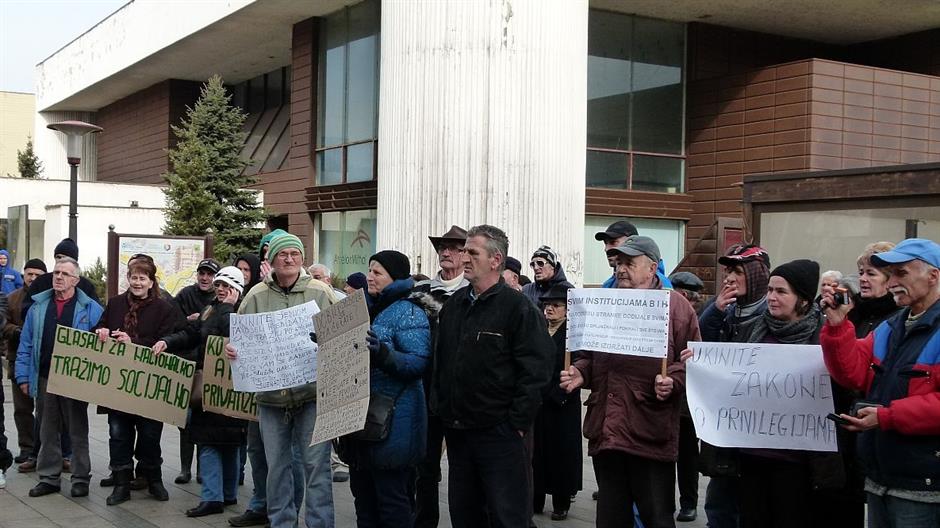 PROTESTI ZENICA - foto enb 1
