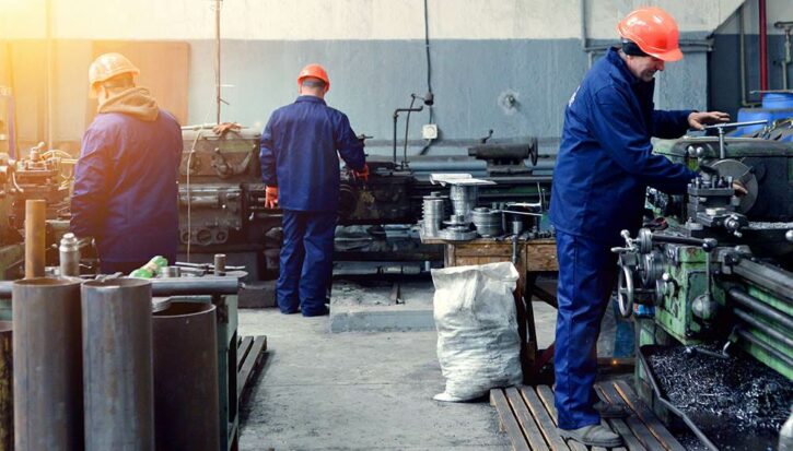 radnici-fabrika-privreda-300374-725x413