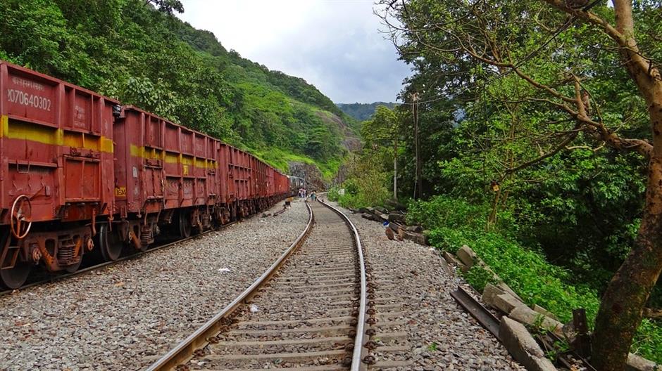 railroad-179278_960_720