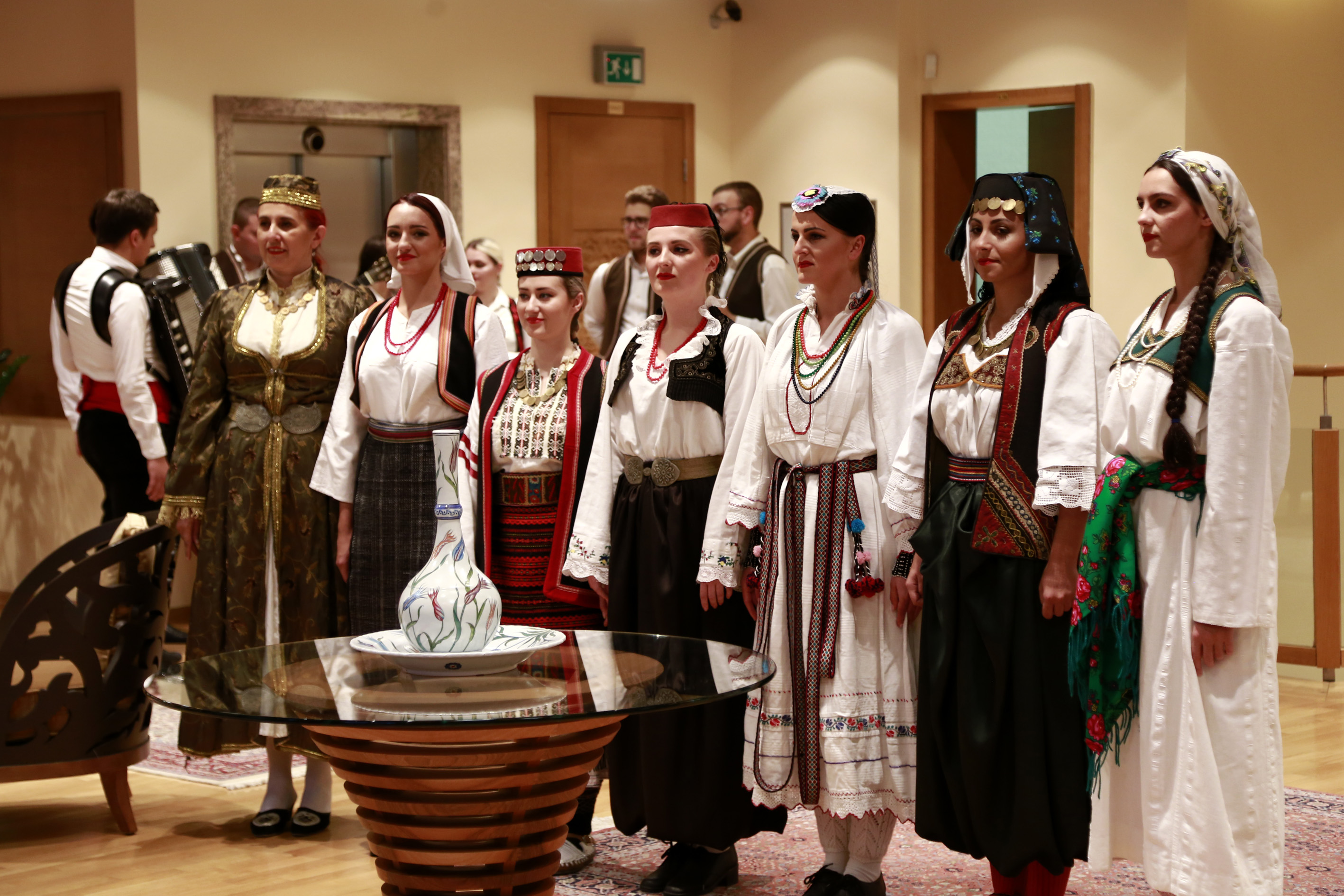 Revija, nošnje, odjeća, Turska ambasada