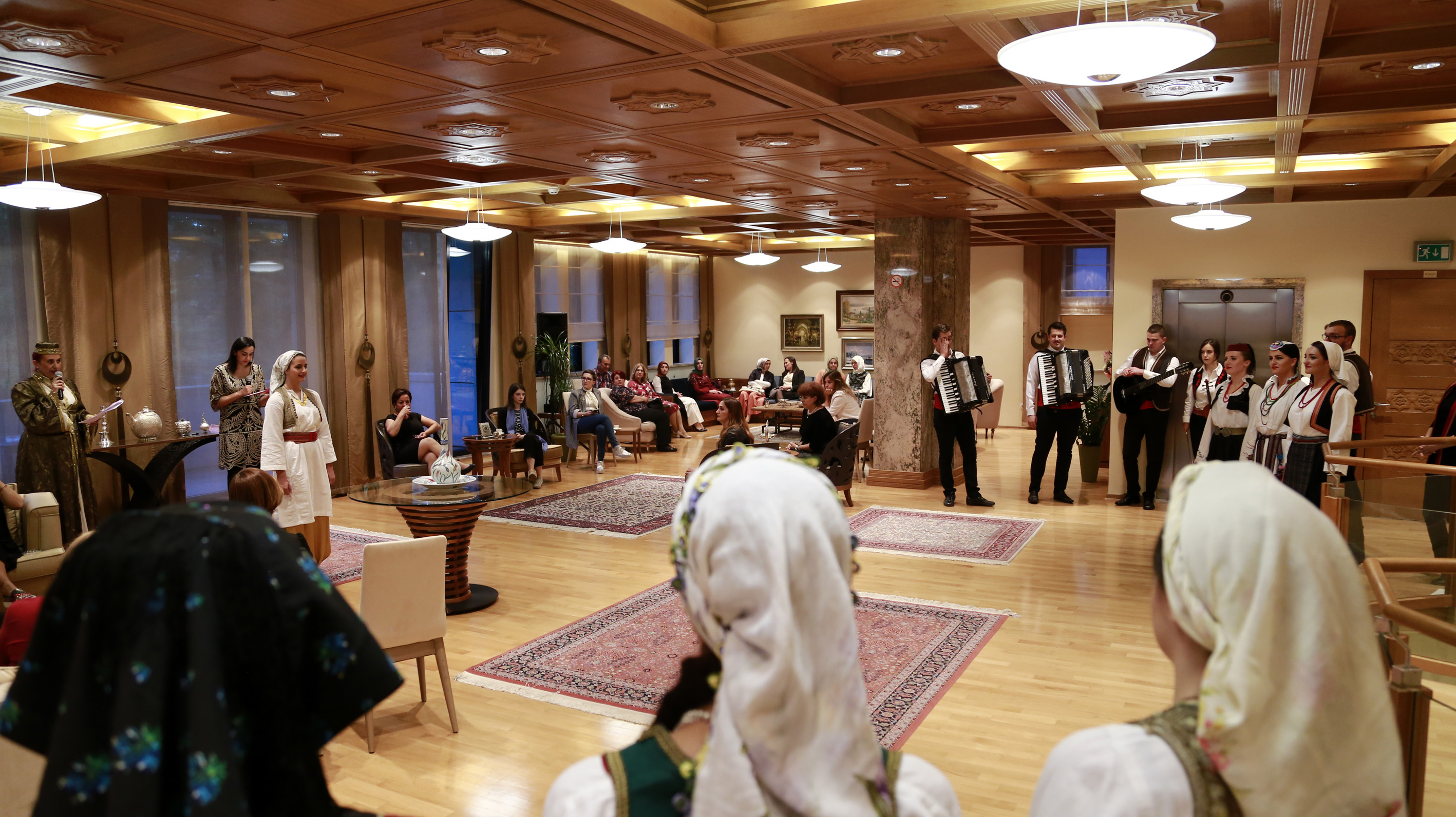 Revija, nošnje, odjeća, Turska ambasada