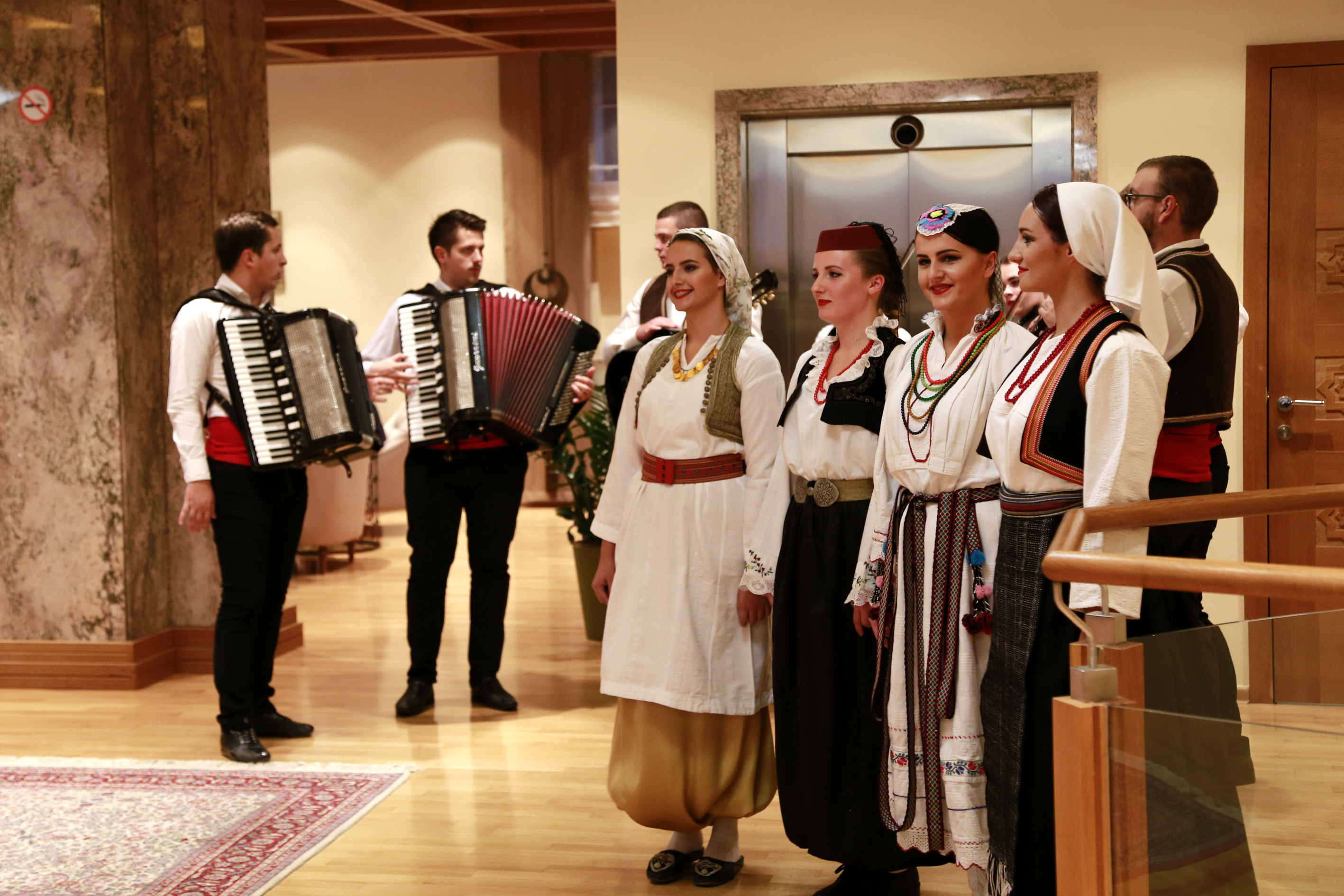 Revija, nošnje, odjeća, Turska ambasada