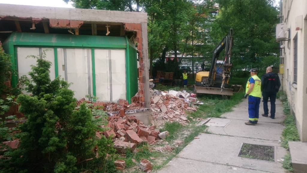 rusenje objekta naslov