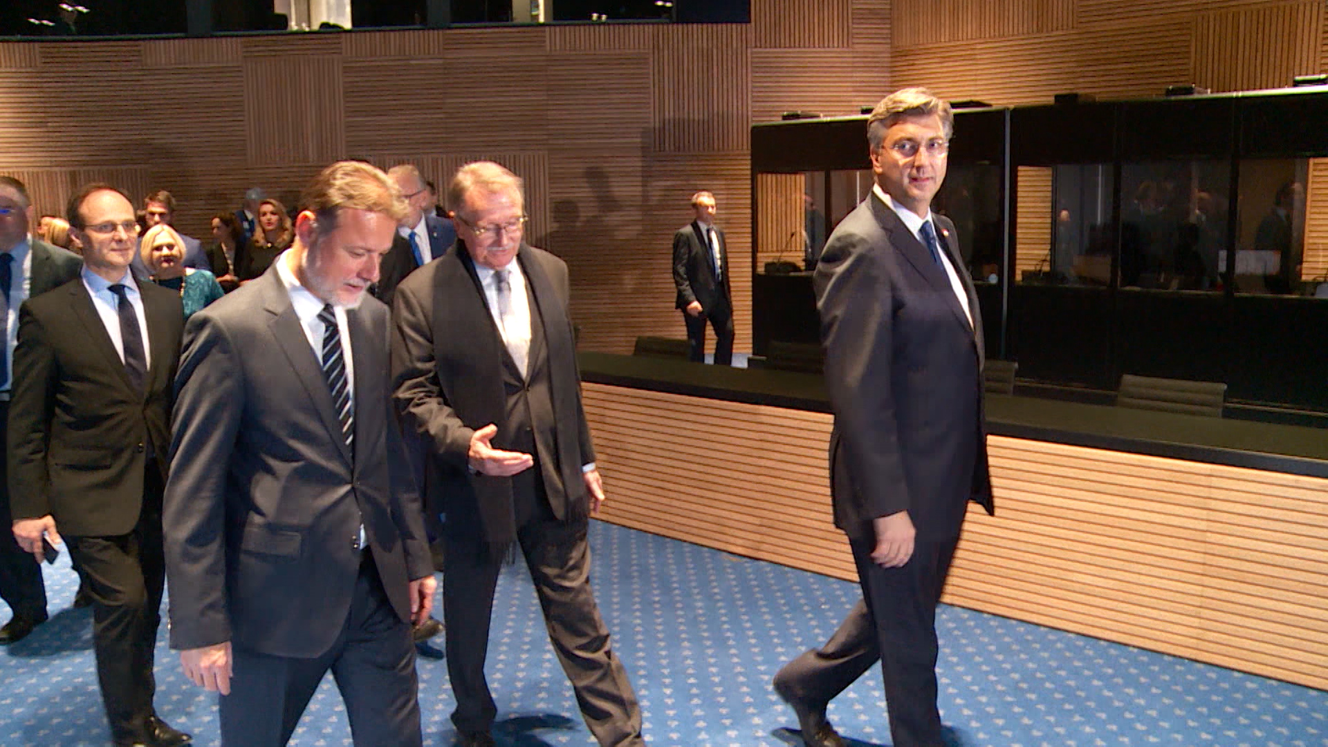 SA-.00_00_07_10.Still001