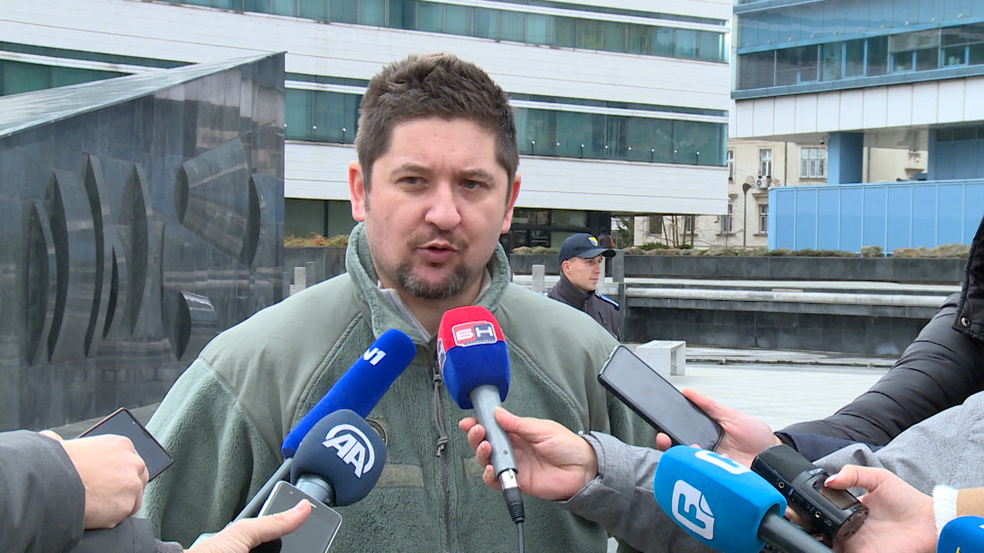 SA-.00_01_56_18.Still010