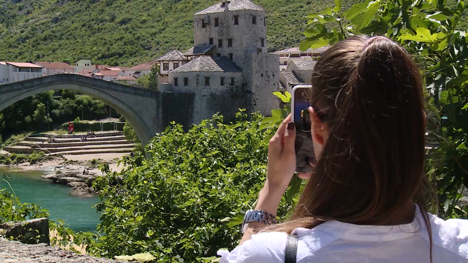 SA-.00_02_46_01.Still023