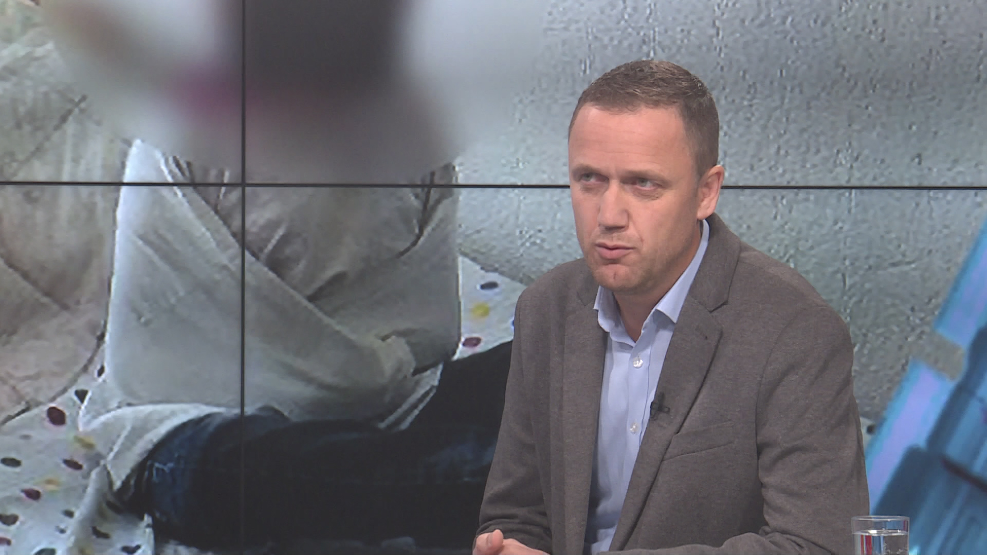 SA-.00_03_44_01.Still004