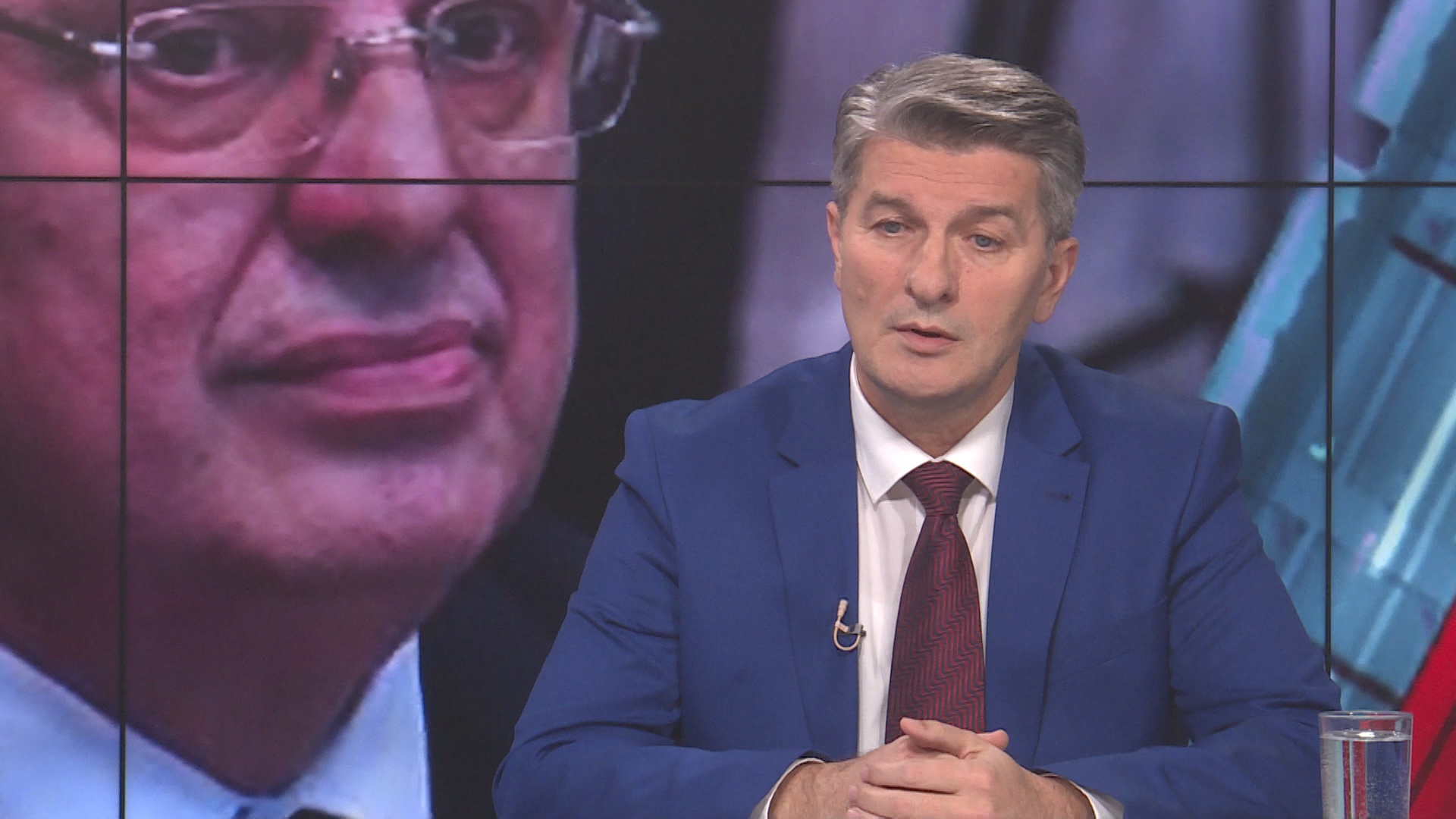 SA-.00_04_38_03.Still001