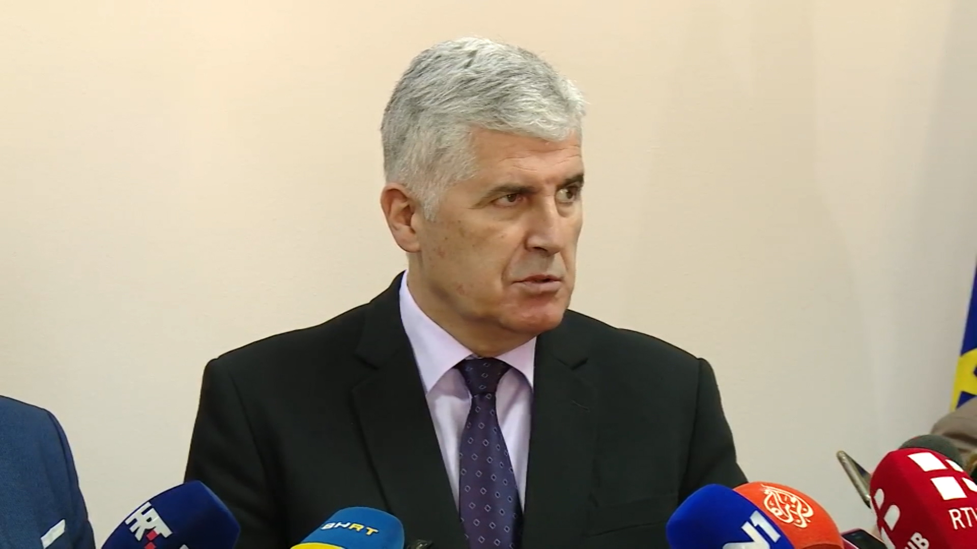 SA-.00_09_51_23.Still022