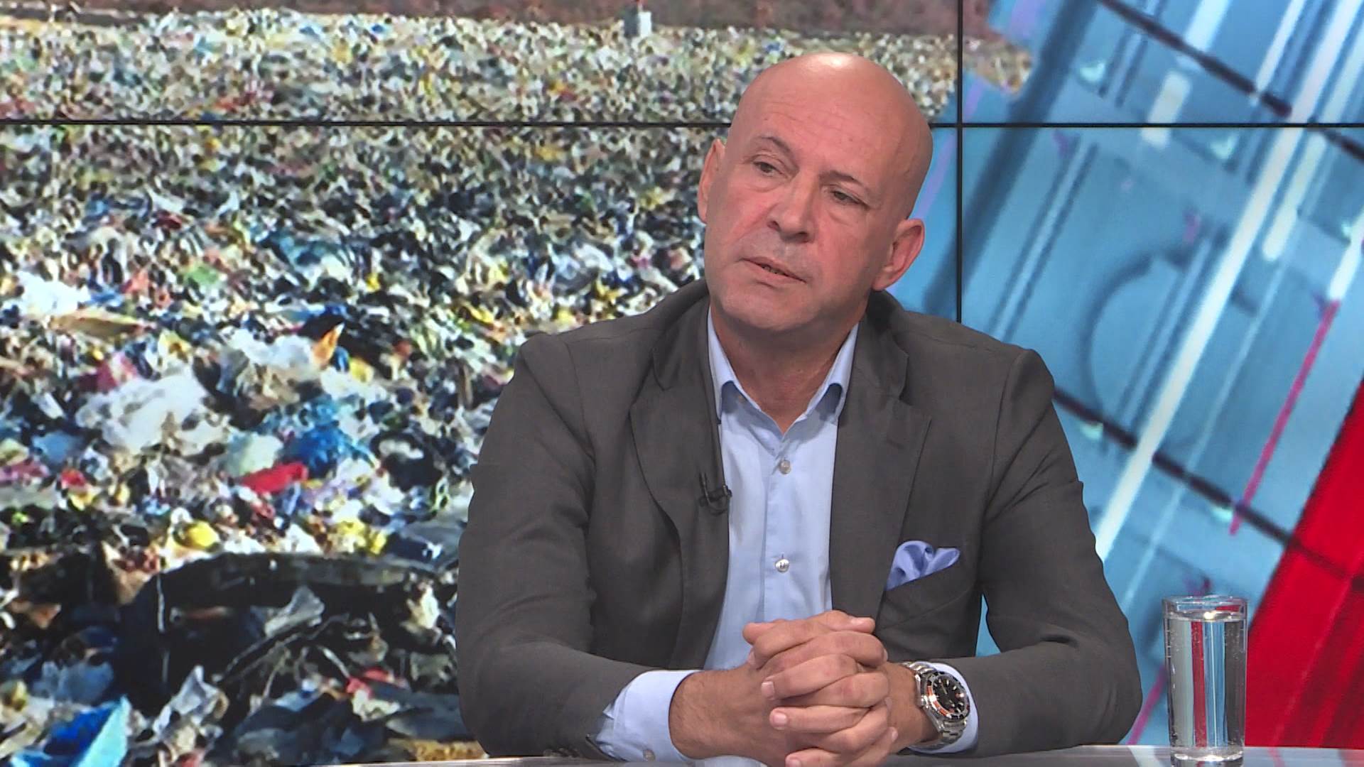 SA-.00_15_02_12.Still005