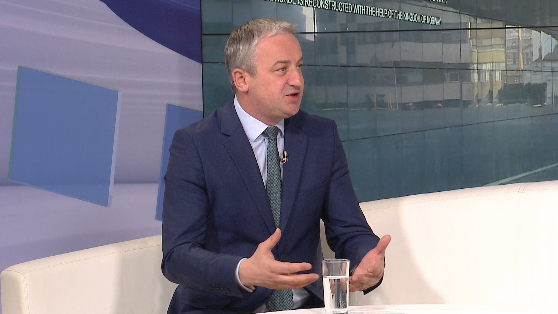 SA-.00_16_33_12.Still001