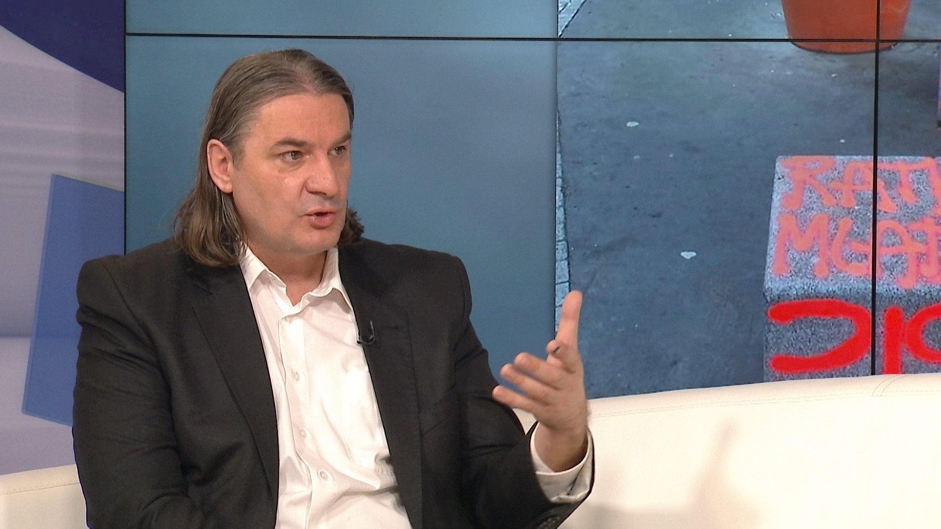 SA-.00_20_44_13.Still002