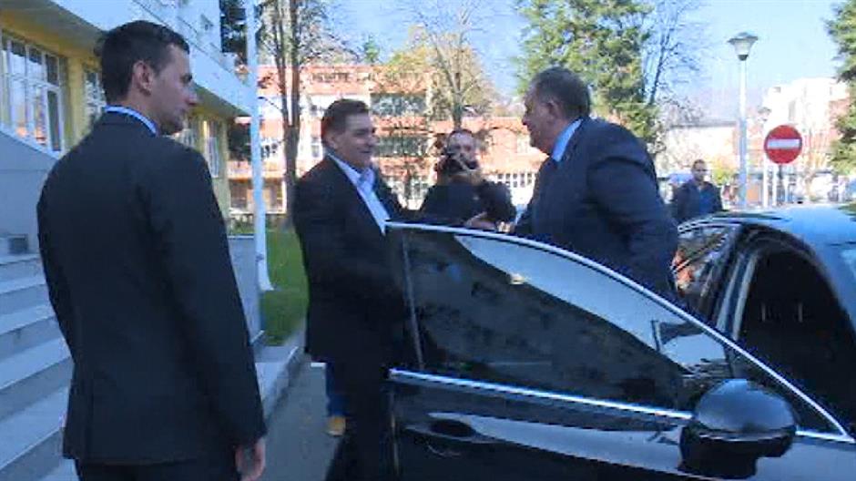 SA-50 GODINA SIME ESICA PKG-NAT-1(20181106-154618073).00_00_14_15.Still004