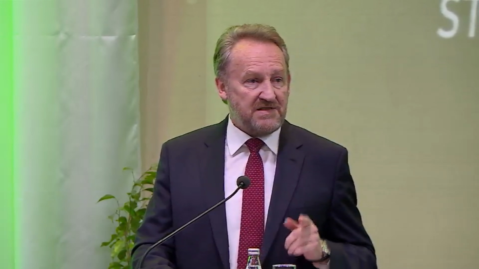 sa-adam sukalo-clf-271218.00_14_57_18.Still005