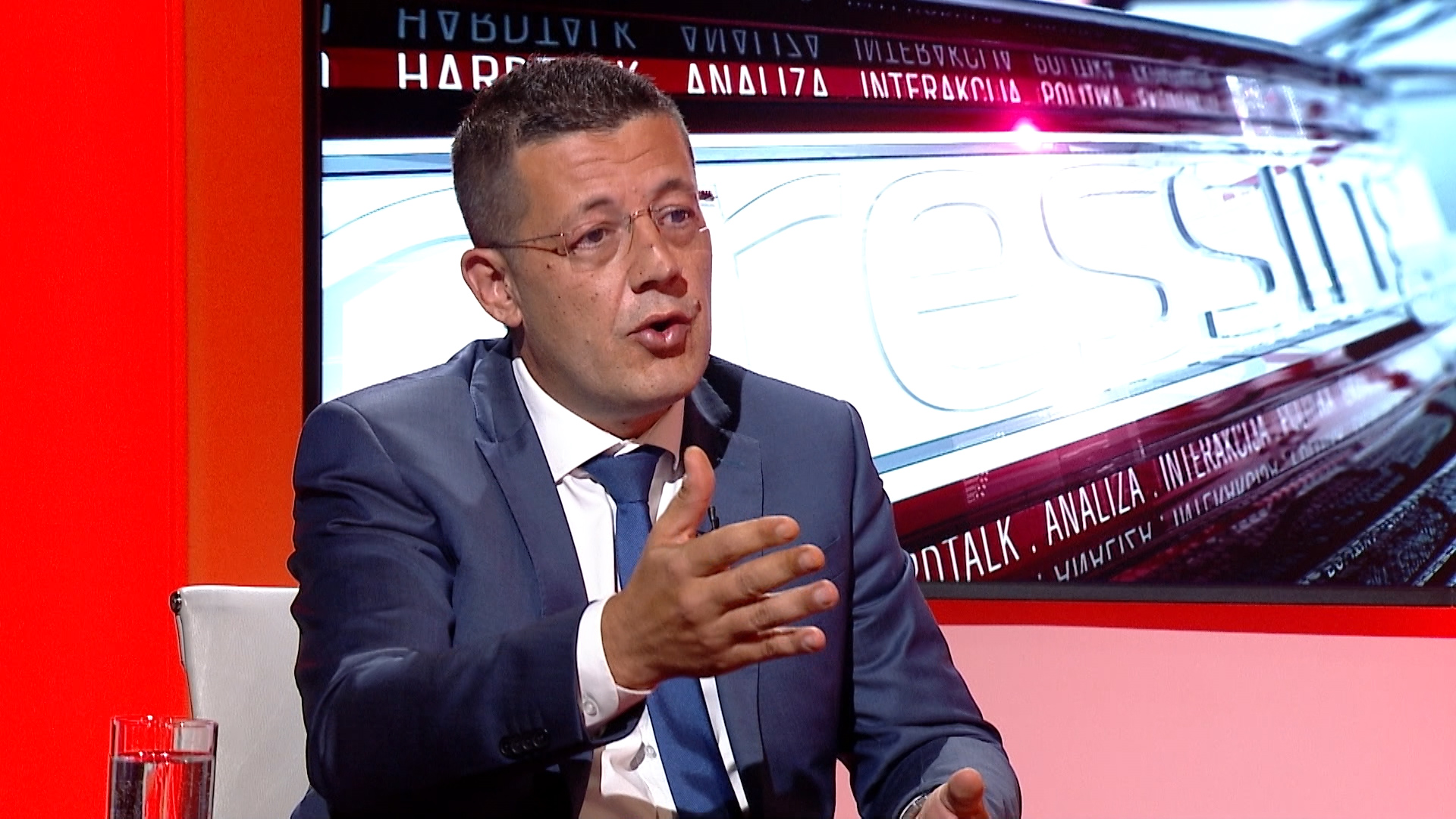 SA-ALEKSANDRA IZLOZBA PKG-ADG-1(20200916-145335043).00_09_58_04.Still011