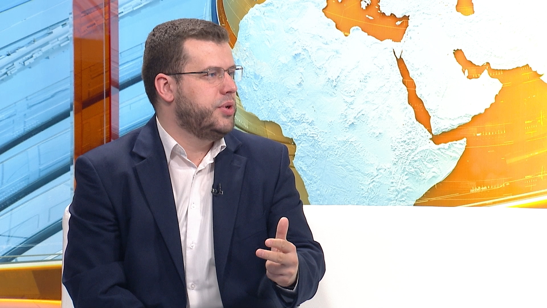 sa-ammar basic-clf.00_16_20_17.Still001