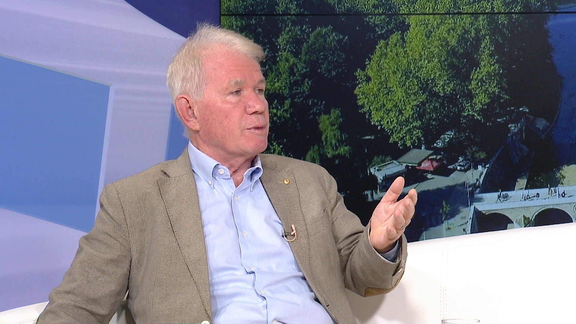 sa-asim crnalic-clf.10_24_54_11.Still001