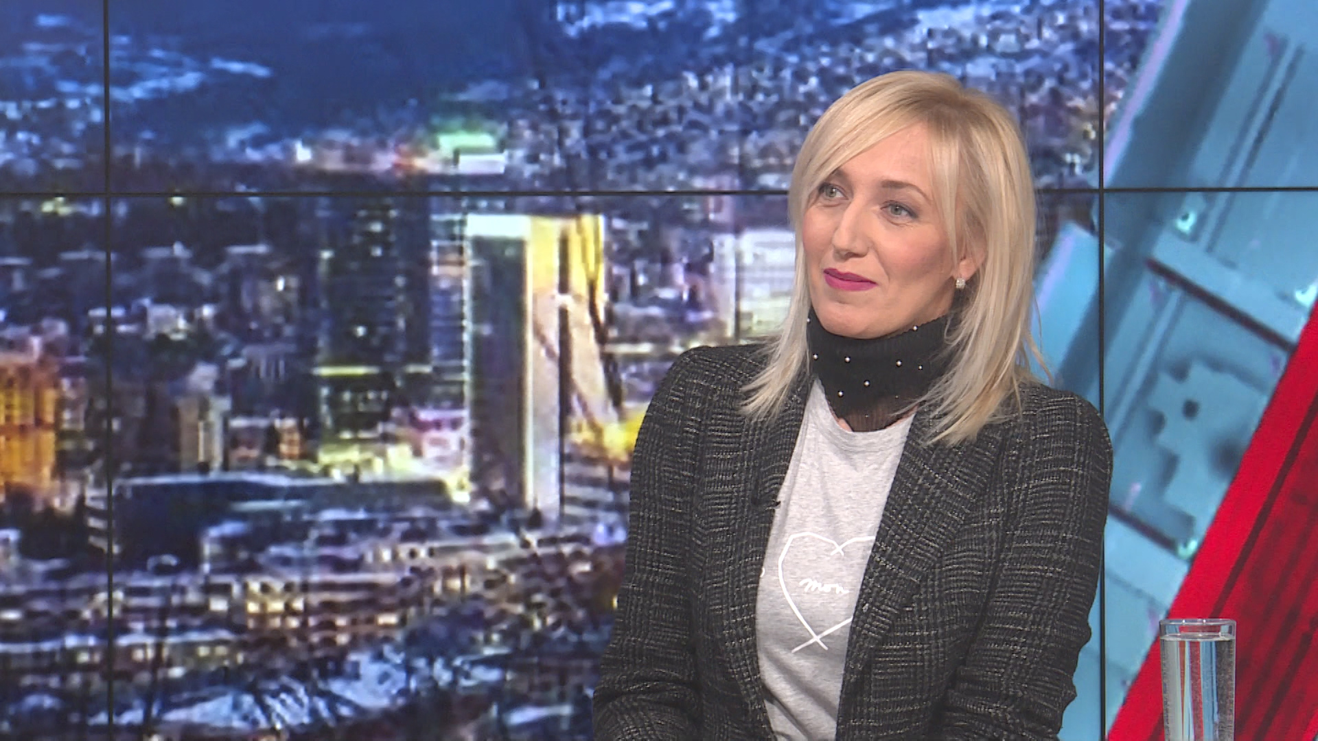 sa-azra dzigal-clf-261219.17_54_24_23.Still001