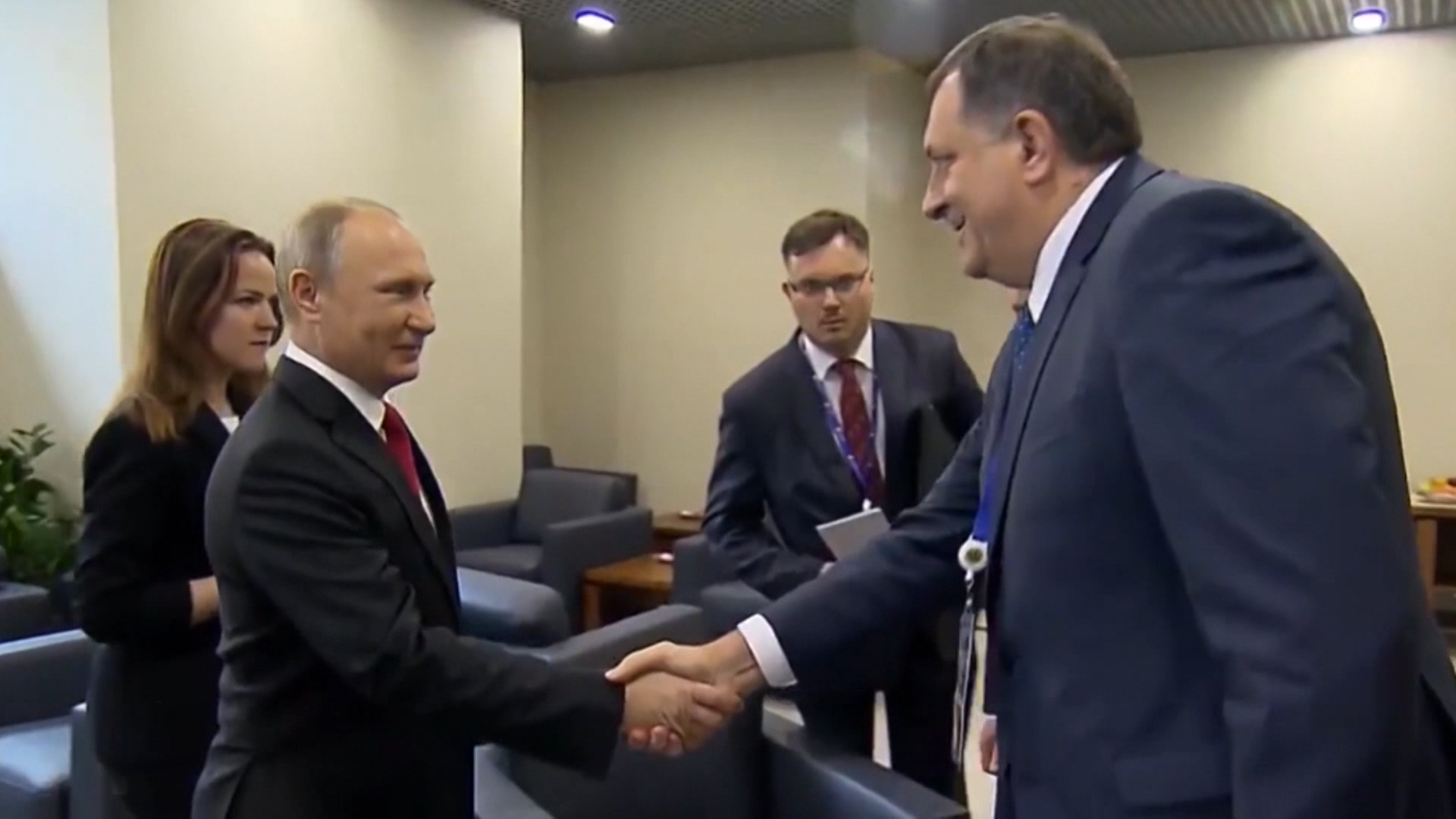 SA-BIH I VEL BRIT PKG 19-ESM-1(20180528-153021236).Still007