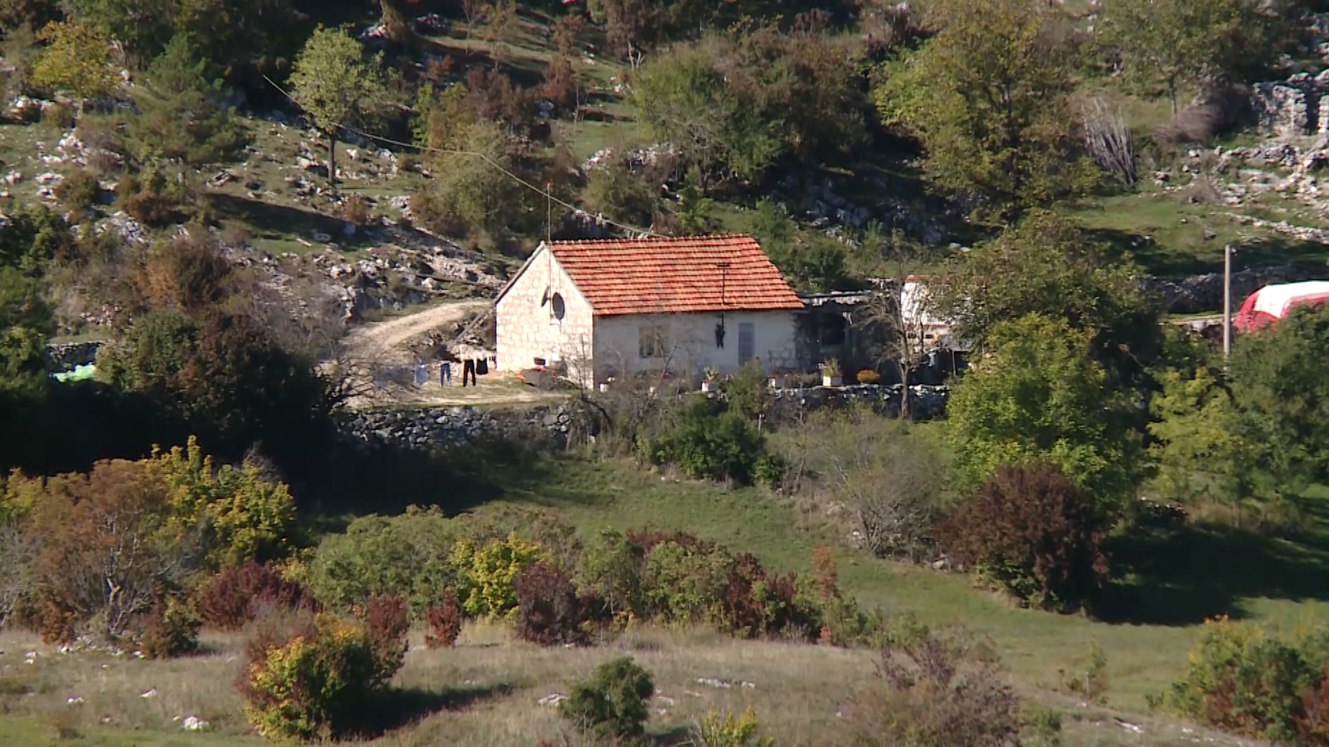 SA-BILECA MIGRANTI PKG-DJK-1(20191014-180117101).mxf.00_00_29_23.Still003