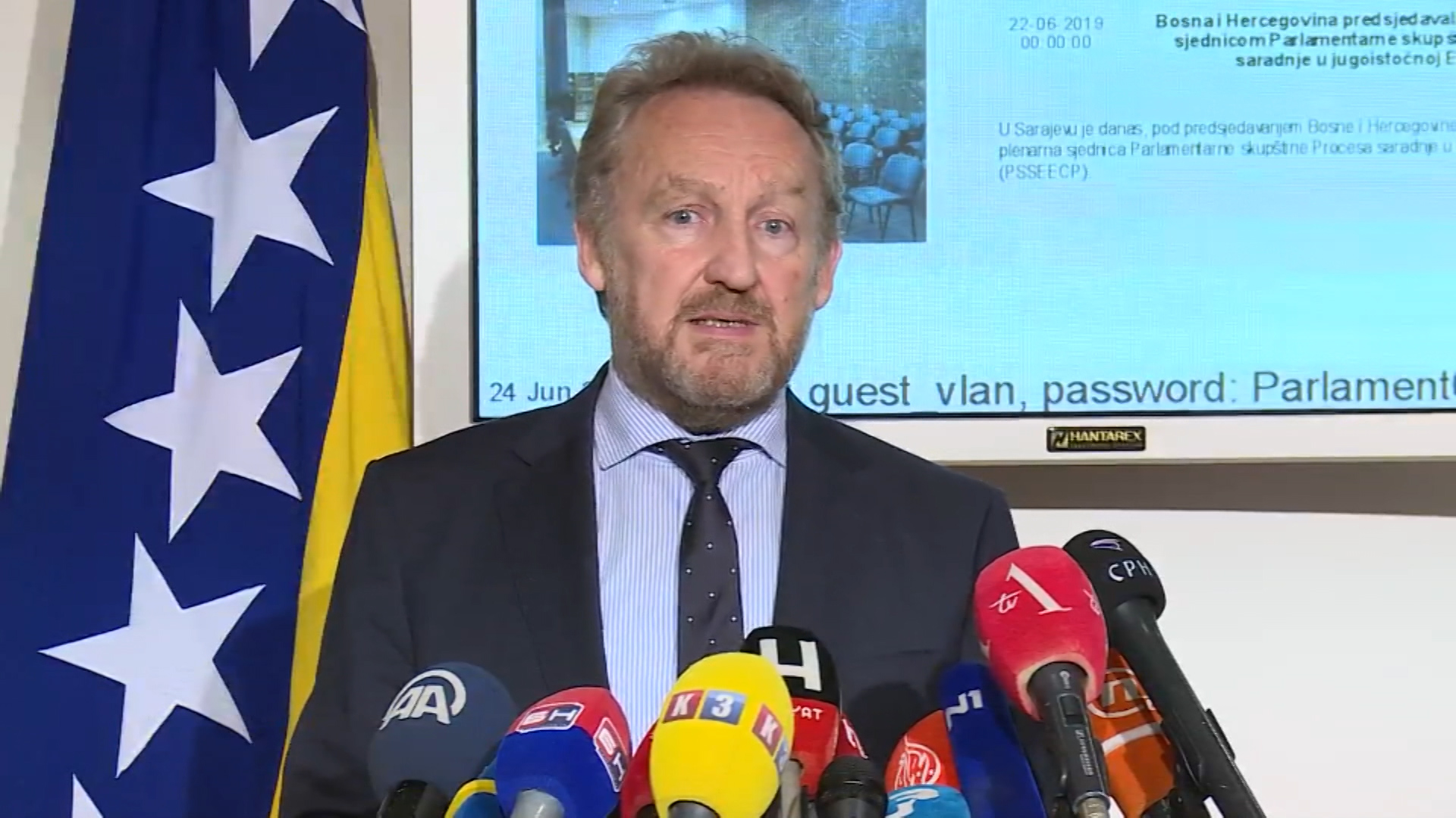 SA-CHRIS BENNET-PKG-ADG-1(20190622-205957975).00_01_46_08.Still006