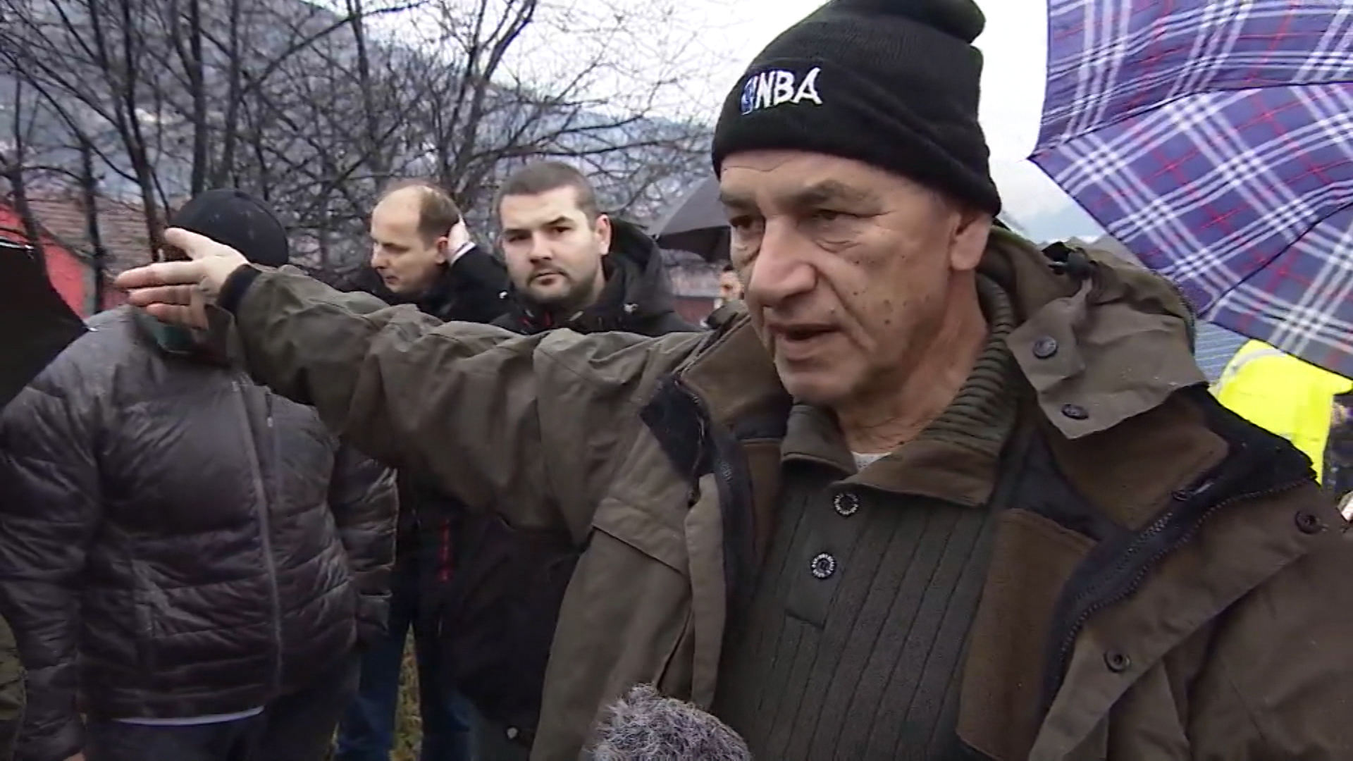 sa-cz- vo i sot-030219-ads-wmt.00_00_23_08.Still003