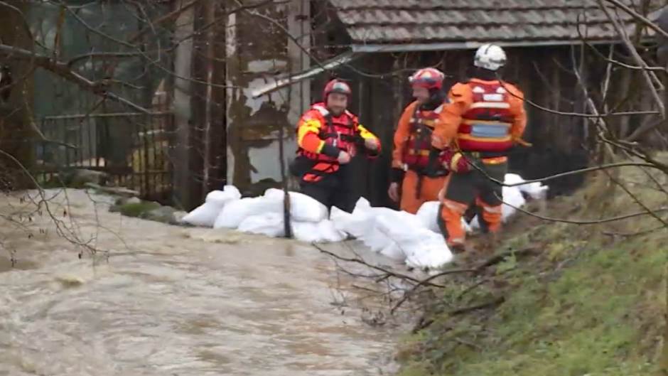 sa-cz- vo i sot-030219-ads-wmt.00_01_29_18.Still008